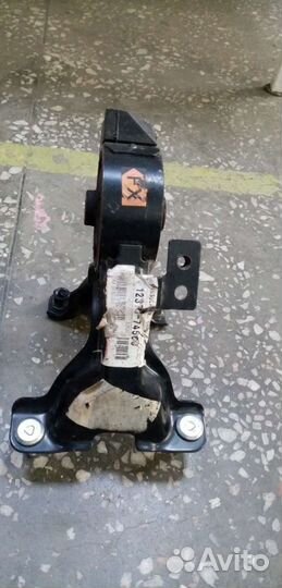 Задняя опора двигателя