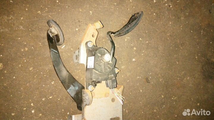 Блок педалей Рено меган 2