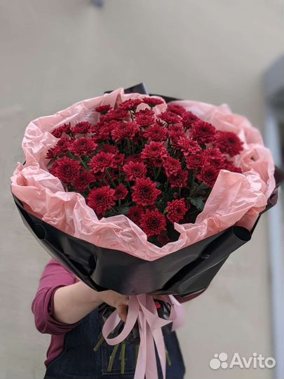 Стильный букет из хризантем red&black