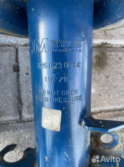 Стойки передние bmw e53