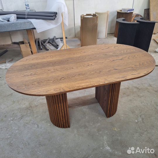 Стол овальный кухонный с рейками