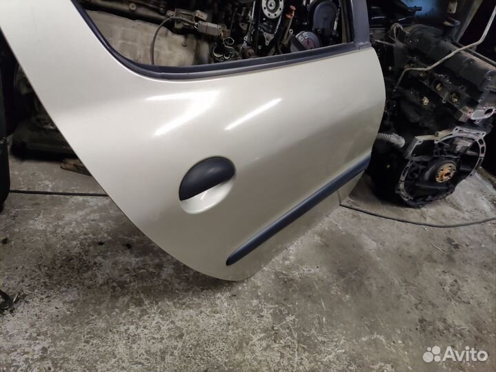 Дверь задняя правая Peugeot 206