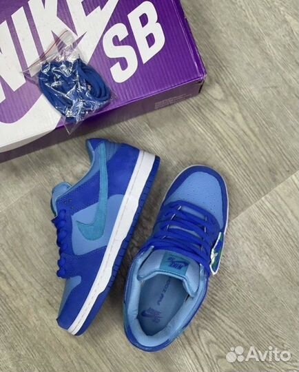 Nike sb dunk low pro blue raspberry