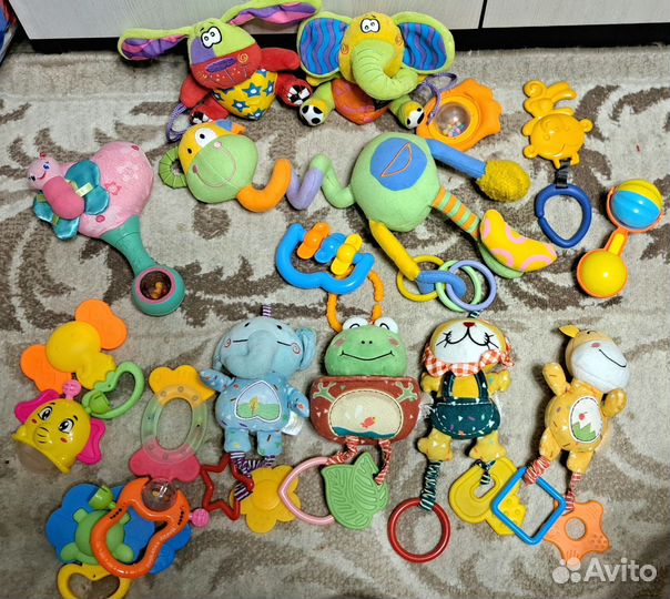 Погремушки и подвесы для малышей