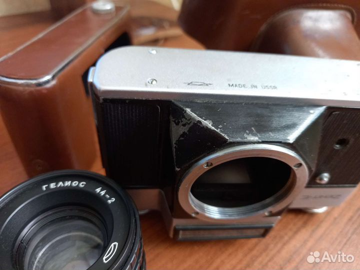 Фотоаппарат СССР Зенит-Е с объективом Гелиос 44-2