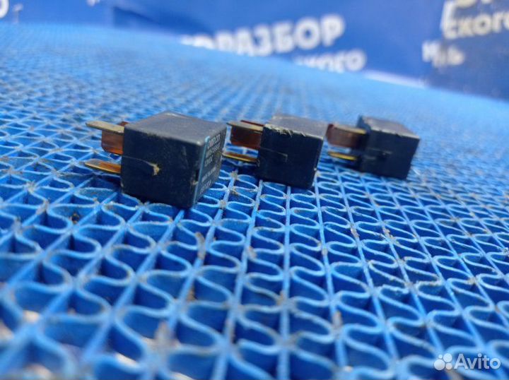 Реле Mitsubishi Lancer Cedia седан 4G15 2002