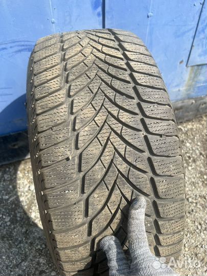 Goodyear UltraGrip Ice 2 235/45 R18 98T