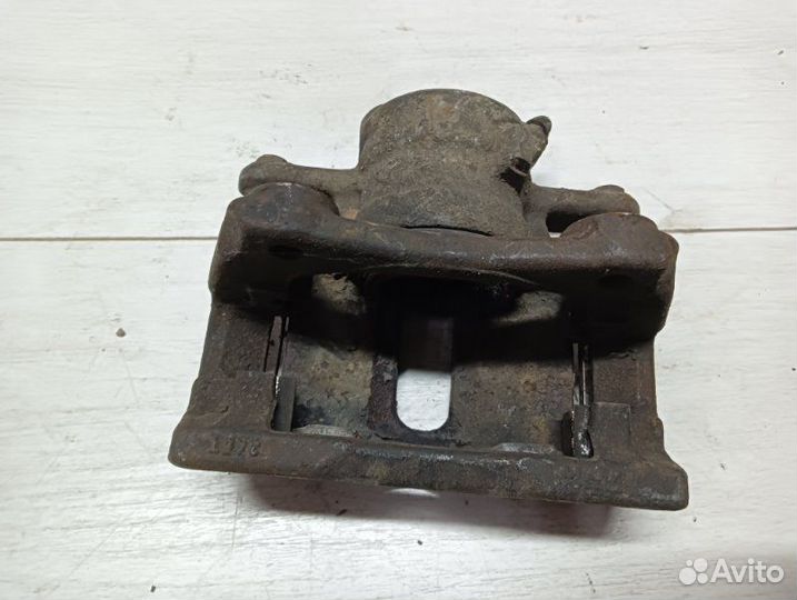 Суппорт тормозной передний правый Nissan Ниссан