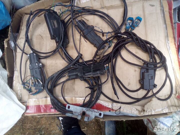 Замок капота Starline L11+ и комплектующие