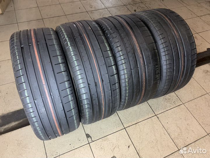 Pirelli P Zero PZ4 255/35 R21 и 285/30 R21