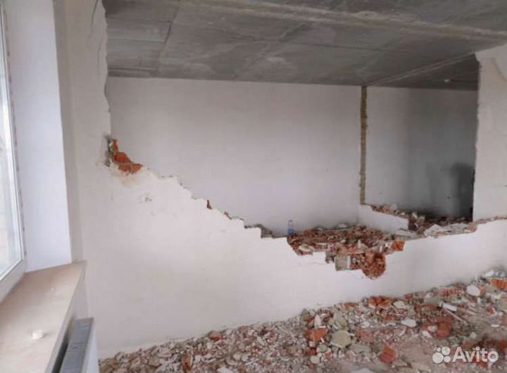 Стена cлoM, BыBo3