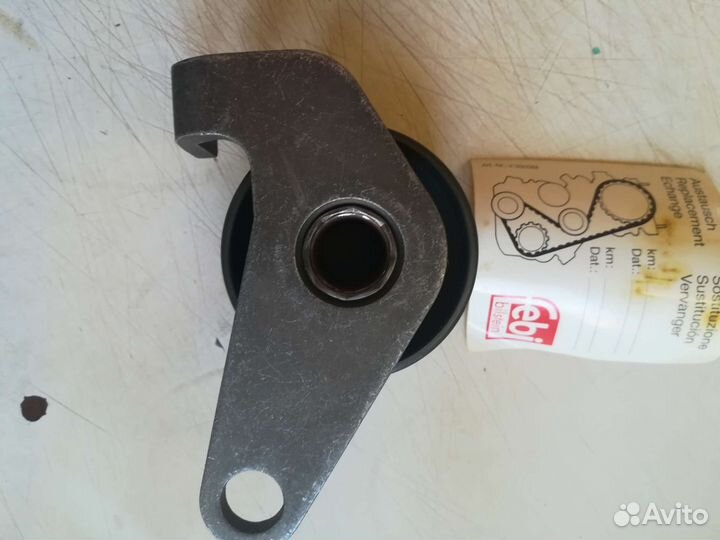 Ролик натяжной 04740847