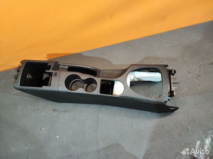 Подлокотник центральный Nissan Qashqai J10