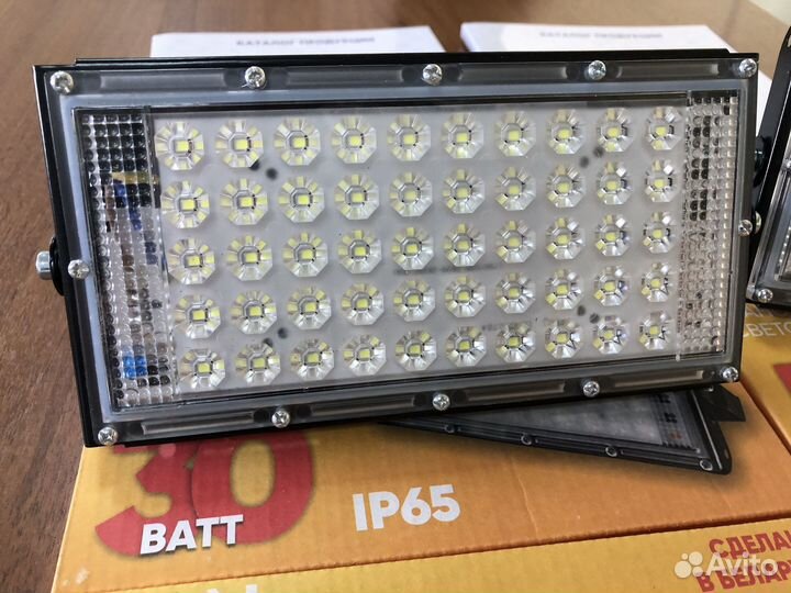 Прожектор светодиодный «Новинка»