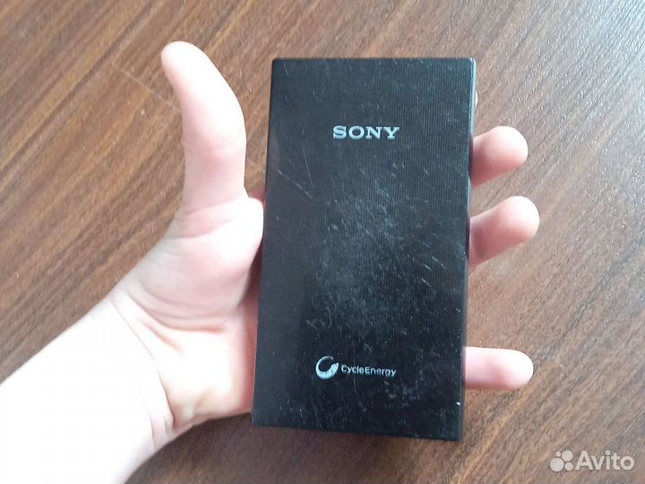 Продам портативный аккумулятор sony 10000 ампер