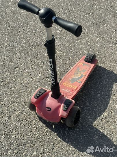 Продам детский трех колесный самокат
