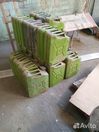 Канистра 20 литров железная бу