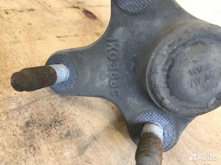 Шаровая опора правая Volkswagen Tiguan TIG cczd