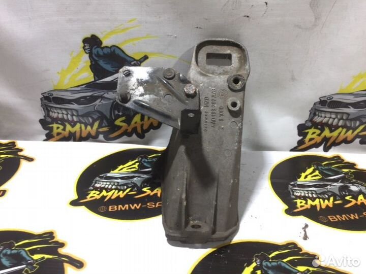 Кронштейн двигателя Audi 100 C4