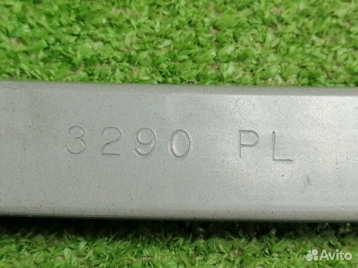 Направляющая стекла передняя левая Toyota Land