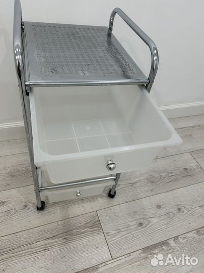 Этажерка на колесиках