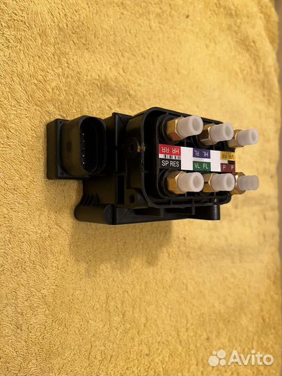 Блок клапанов пневмоподвески Mercedes Benz