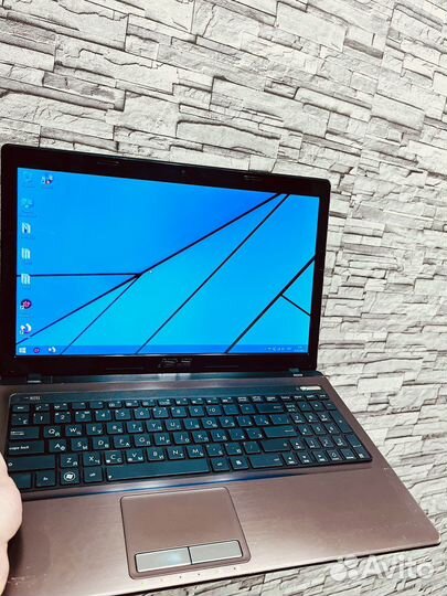 Ноутбук Asus i3 металлический