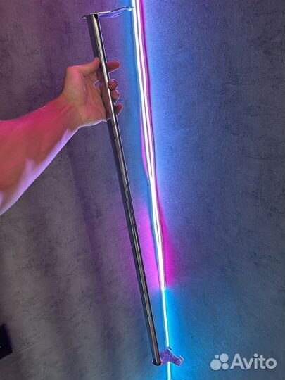 Настенные вешалки для магазина одежды