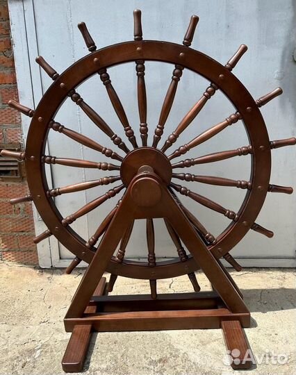 Штурвал корабельный (предмет интерьера)