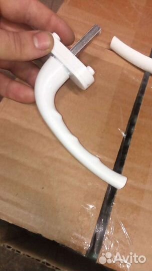 Ручки оконные болконные маскитные и другая фурниту