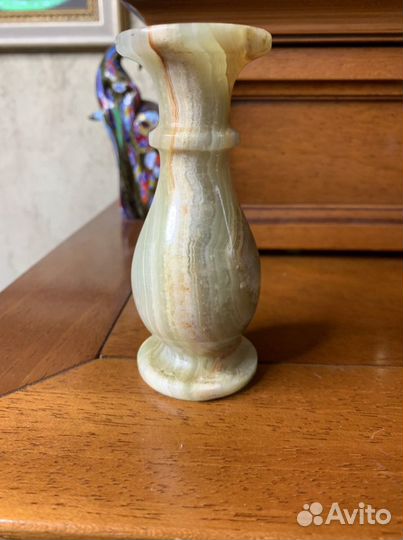 Ваза из оникса