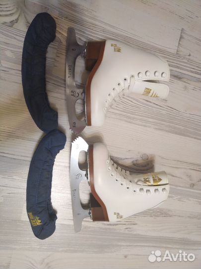 Коньки фигурные р.27