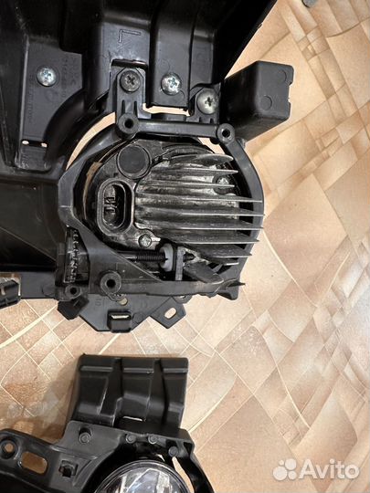 Комплект противотуманных фар, кронштейна противоту