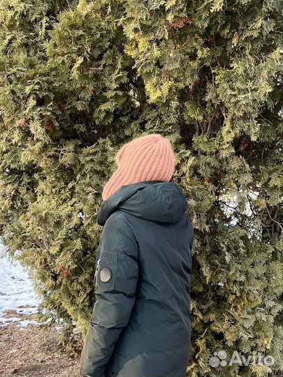 Вязаная шапка из пуха нопки ручной работы