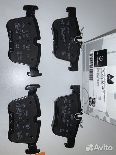 Тормозные колодки Mercedec A0004208200
