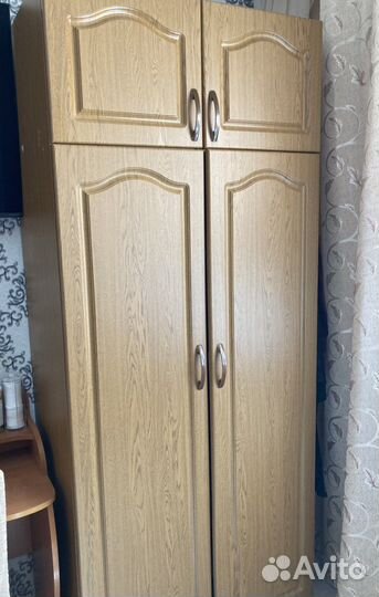 Шкаф и туалетный столик