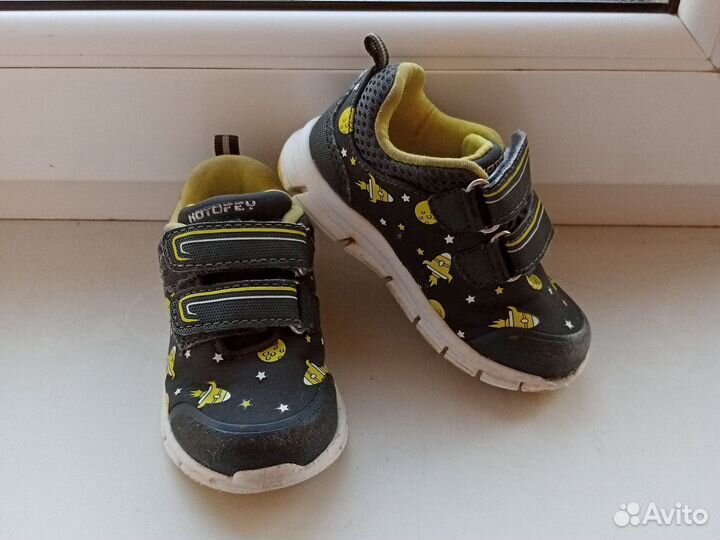 Кроссовки котофей 22