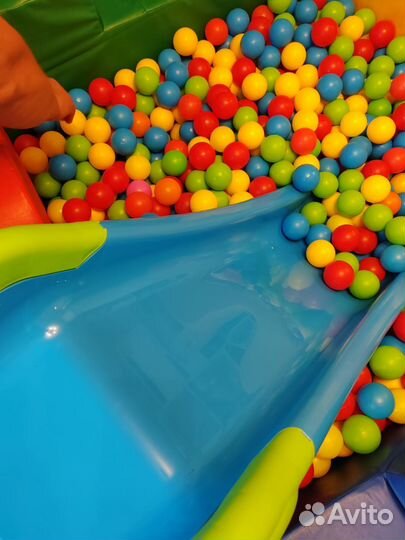 Сухой бассейн с шариками и горкой