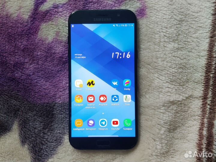 Телефон Samsung Galaxy A7 2017