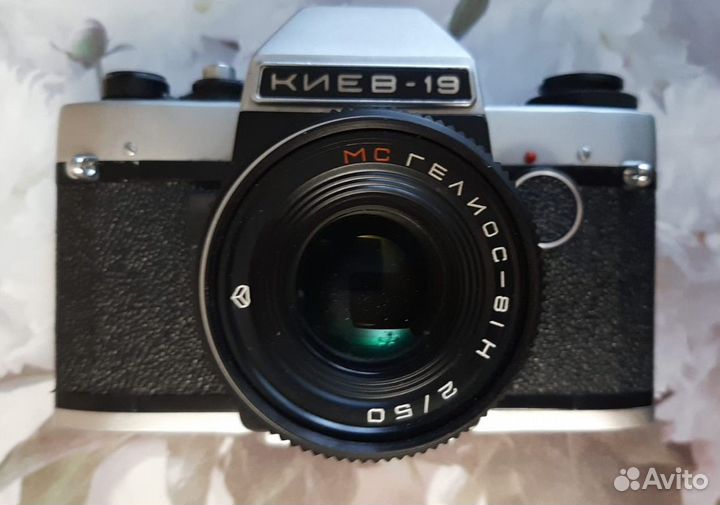 Пленочный зеркальный фотоаппарат Киев-19