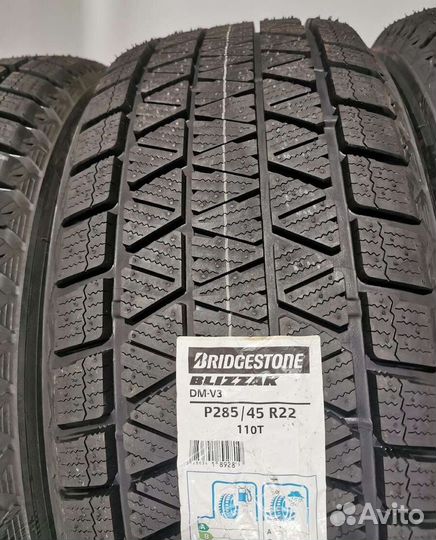 Bridgestone Blizzak DM-V3 285/45 R22 110T