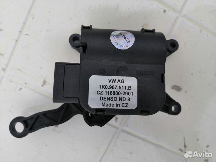 Мотор заслонки печки VW Golf 5 2005 1.6 МКПП