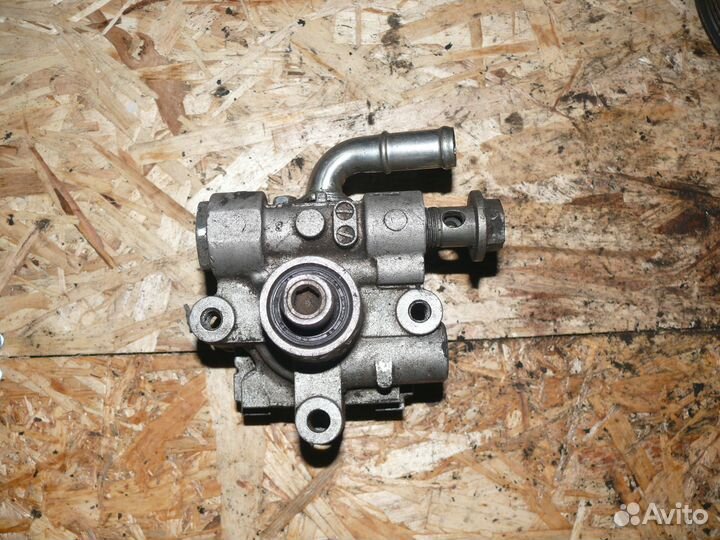 Насос гур Mitsubishi Lanser 10