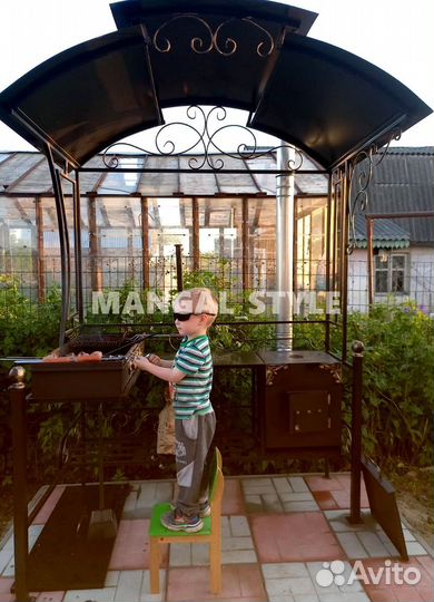 Мангал с крышей