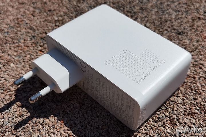 Зарядное устройство для ноутбука и телефона