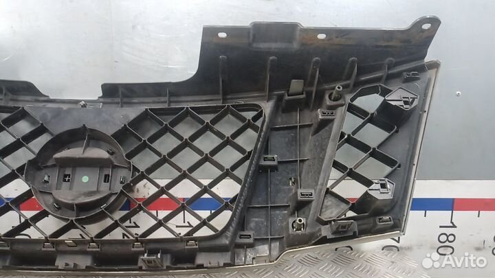 Решетка радиатора Nissan Navara