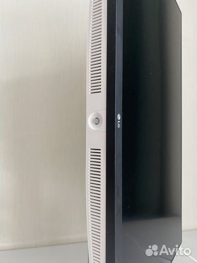 Монитор LG 27UP650-W