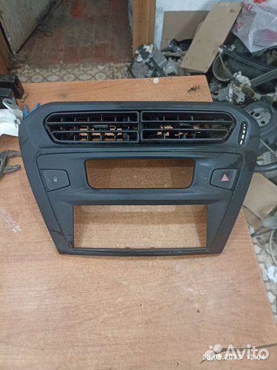 Панель магнитолы Citroen c-Elysee