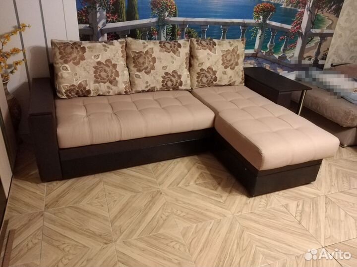 Два дивана пружинный со столиком