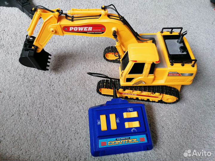 Экскаватор игрушка